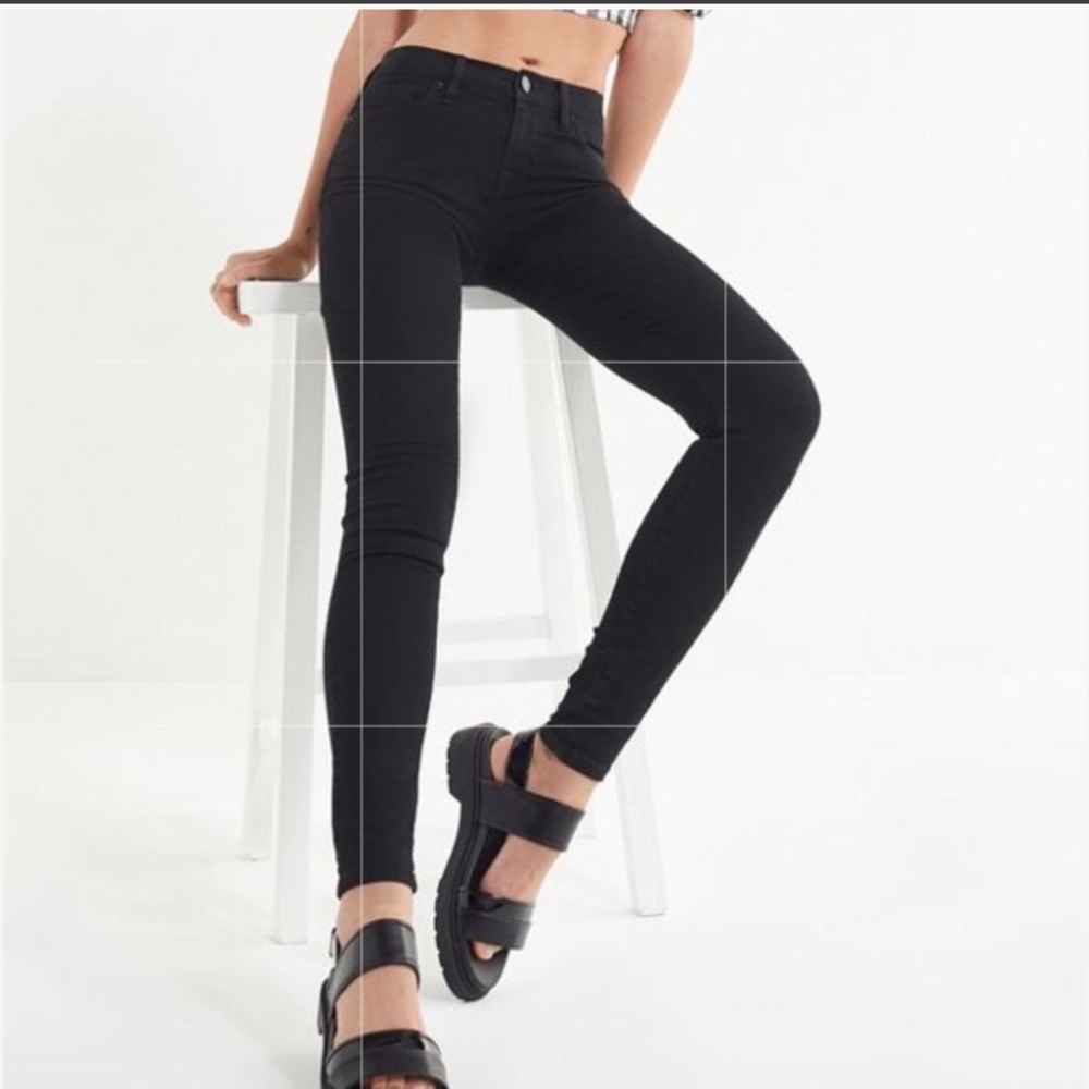 Size 27 BDG Twig Midrise black skinny jeans